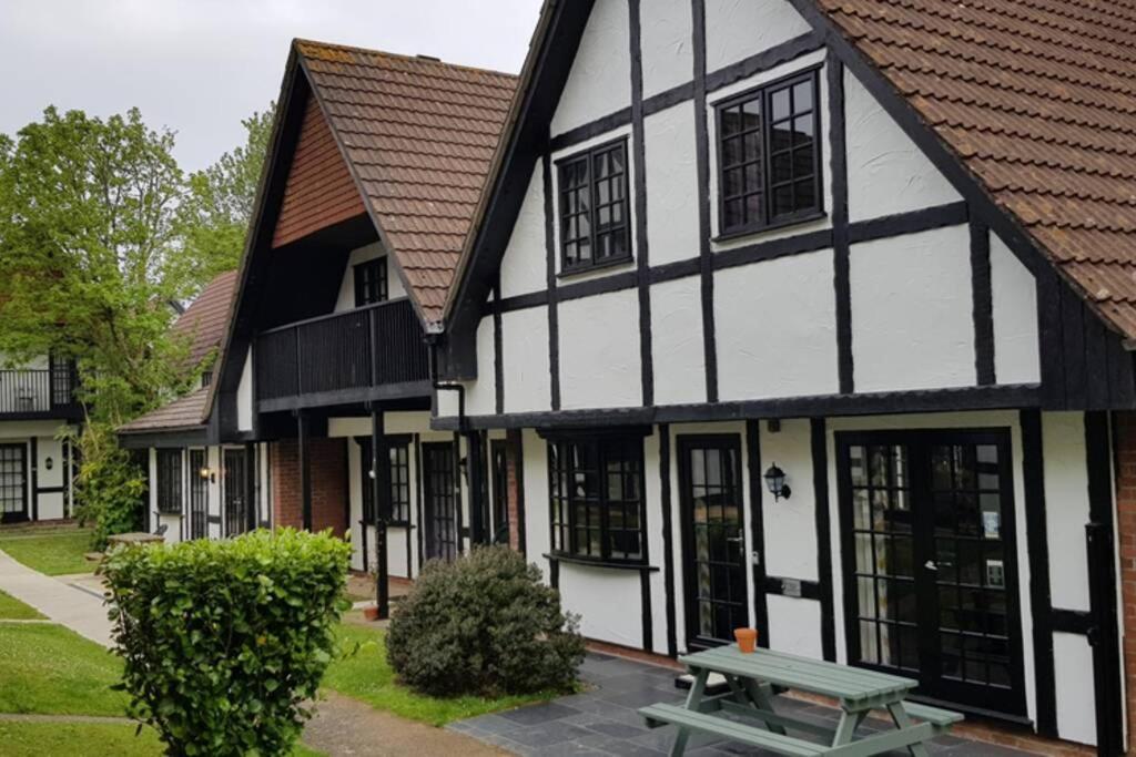 20 Tudor Court " Four Star Aa Accommodation" Hayle Bagian luar foto