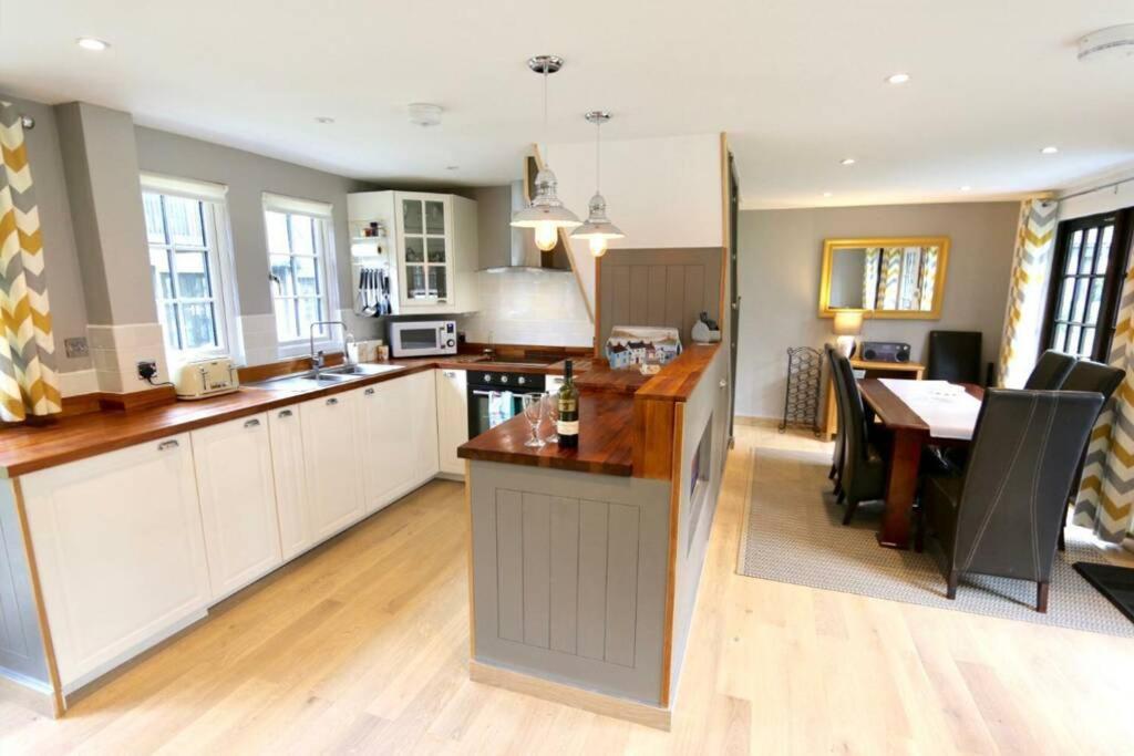 20 Tudor Court " Four Star Aa Accommodation" Hayle Bagian luar foto
